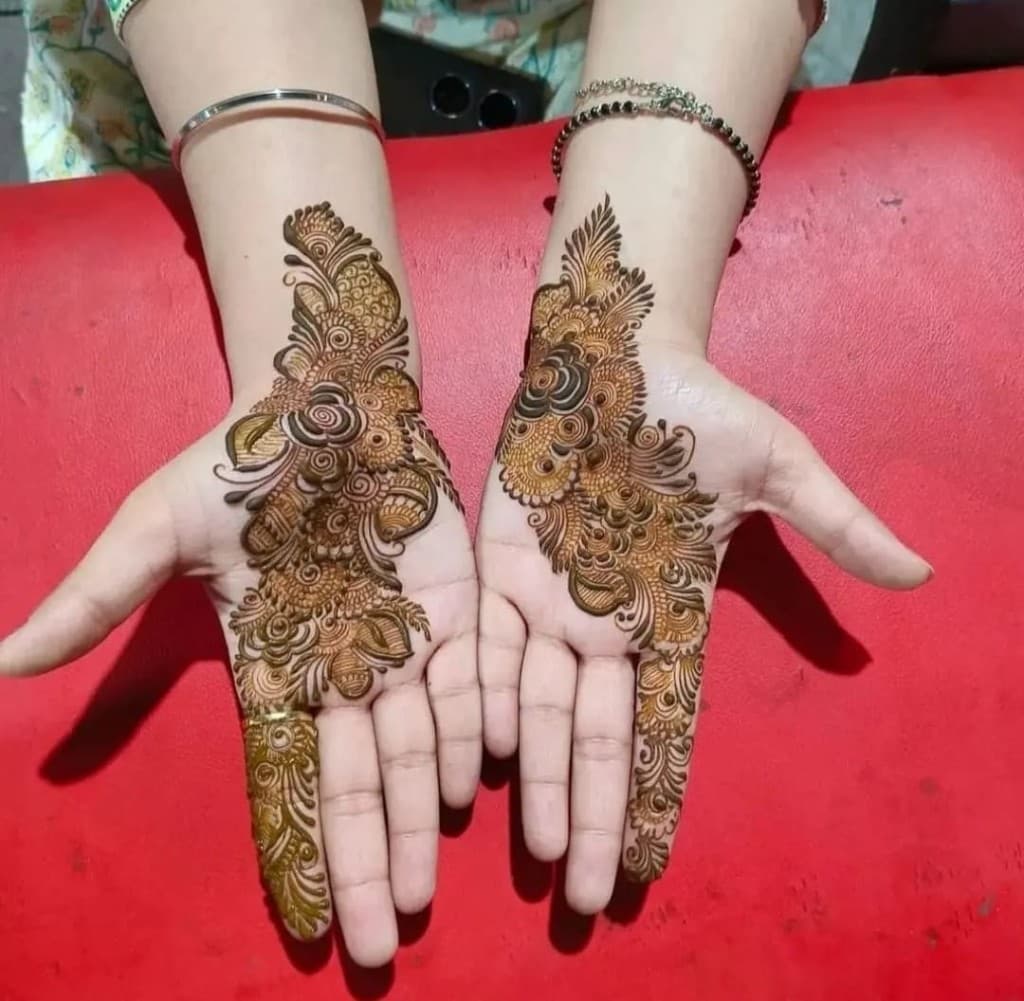 Modern Arabic trail on both hands