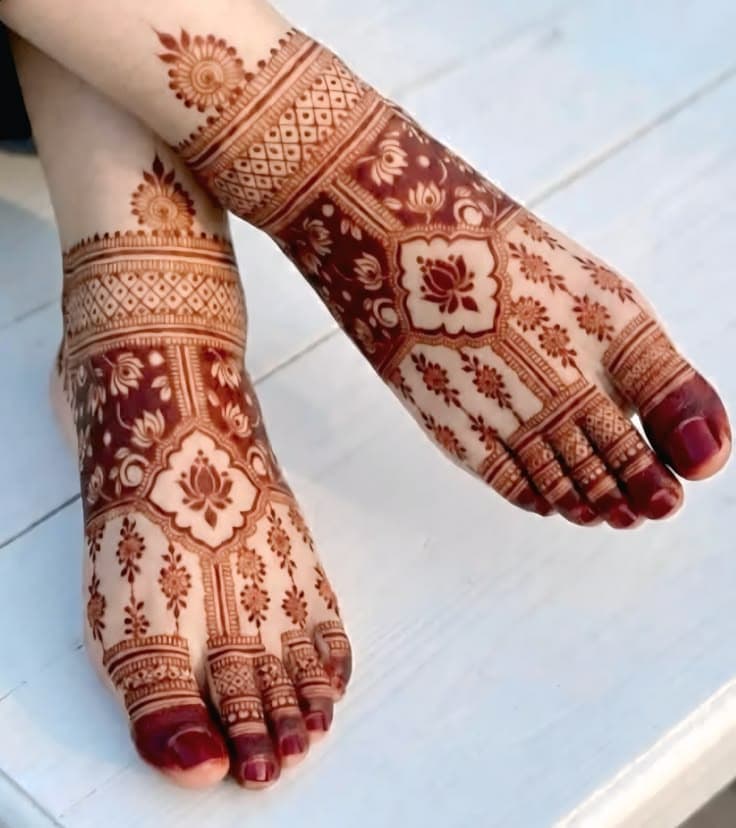 Foot mehndi with lotus frames
